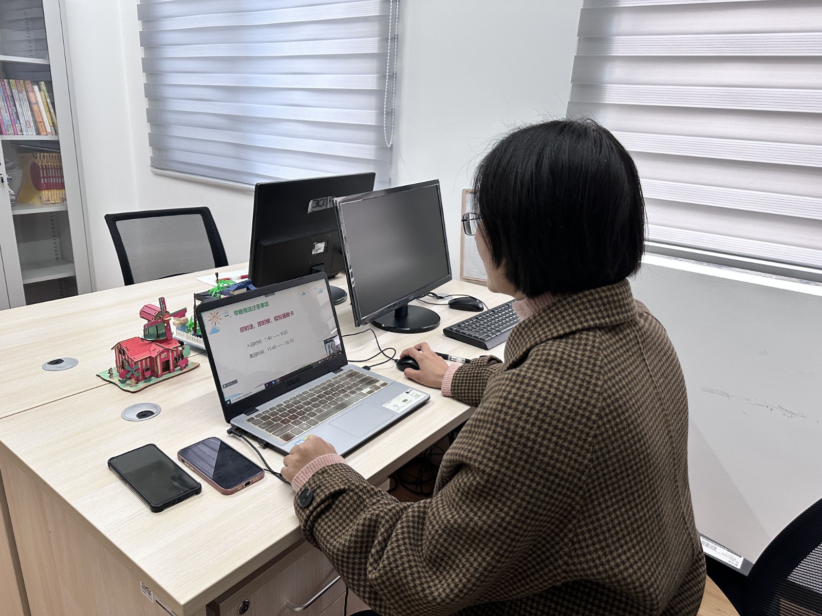 总安处张主任在家长学校中开展《幼儿园安全教育》讲座.jpg